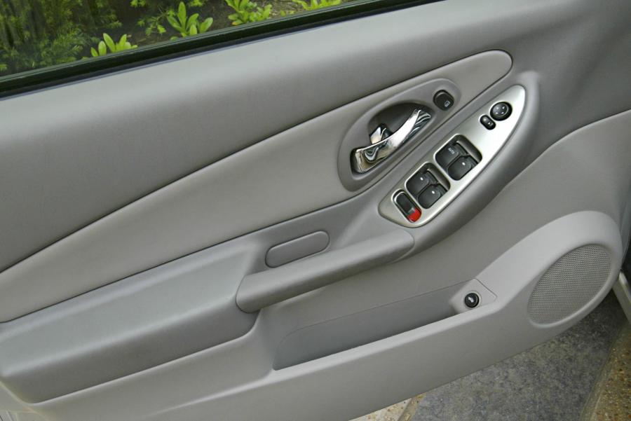 Chevrolet Malibu 2004 года  (фото 41 из 72)